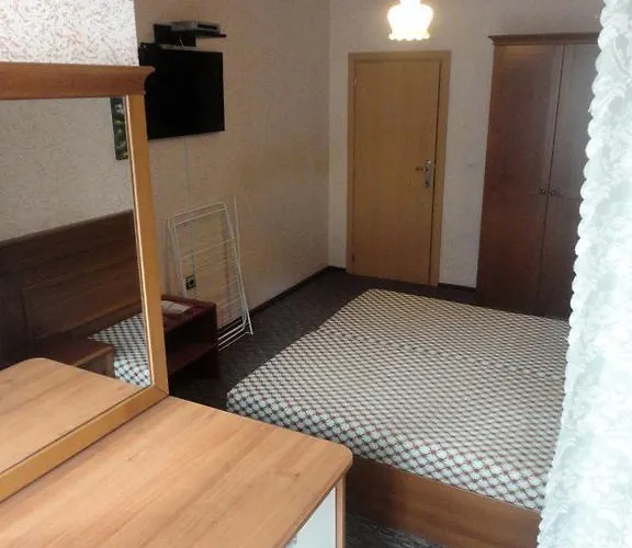 卢巴之家旅馆 *