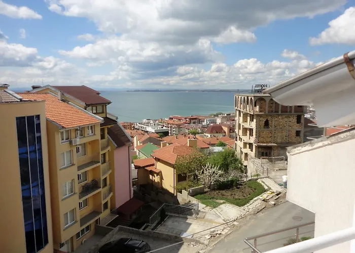 卢巴之家旅馆 *