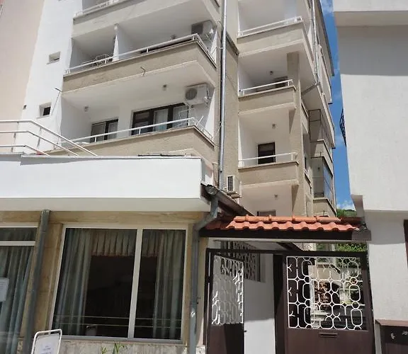 卢巴之家旅馆 *